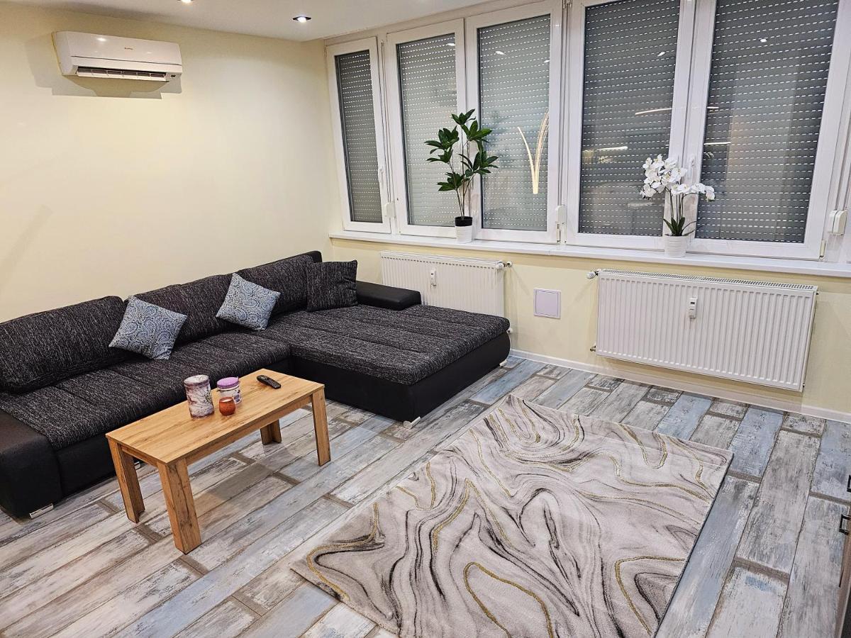 Urban Loft Apartment Salgótarján Bagian luar foto