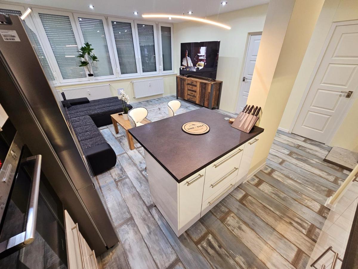 Urban Loft Apartment Salgótarján Bagian luar foto