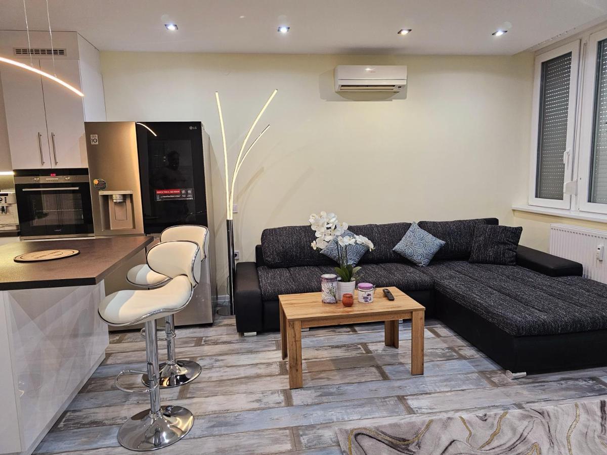 Urban Loft Apartment Salgótarján Bagian luar foto