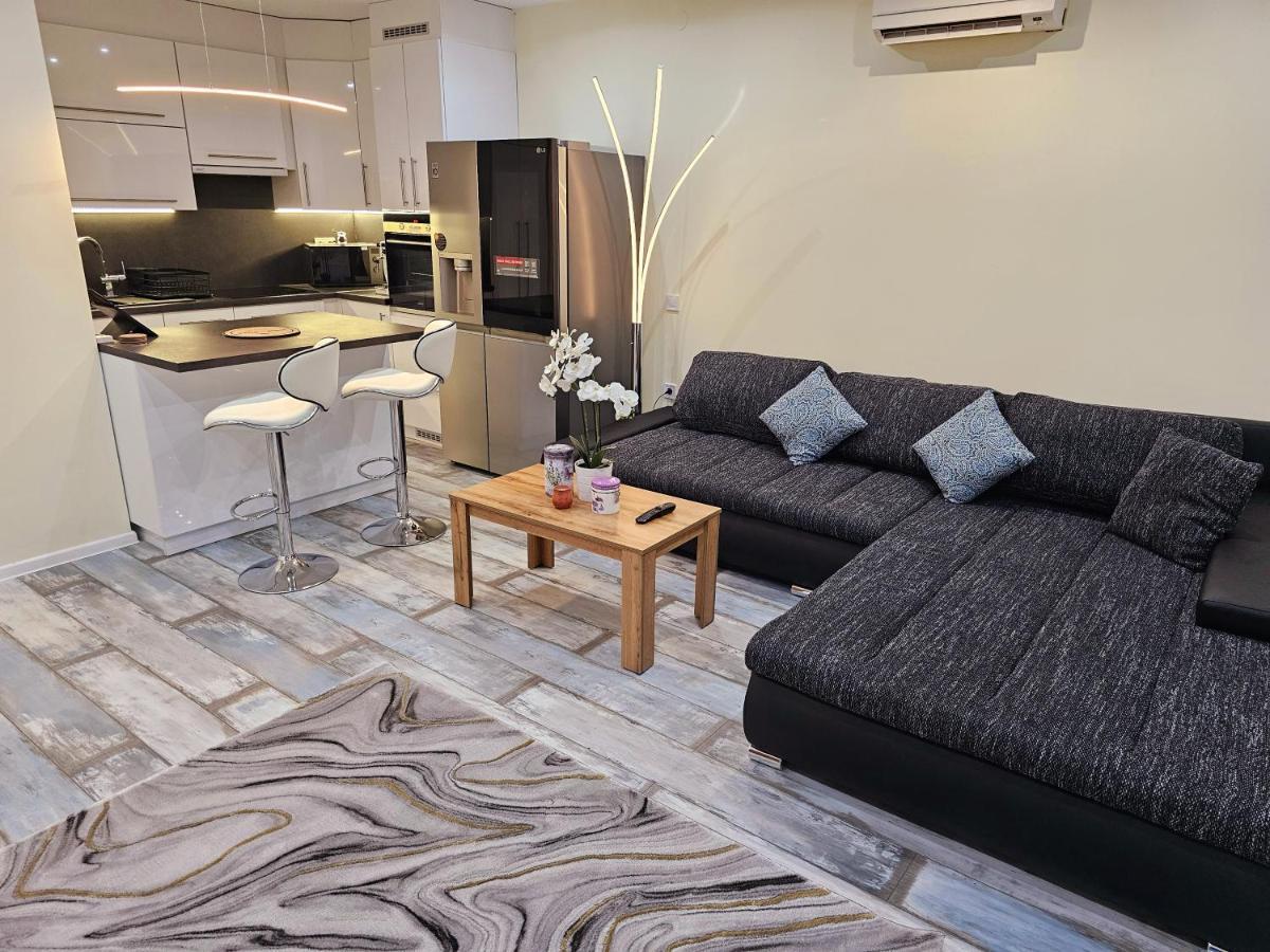 Urban Loft Apartment Salgótarján Bagian luar foto