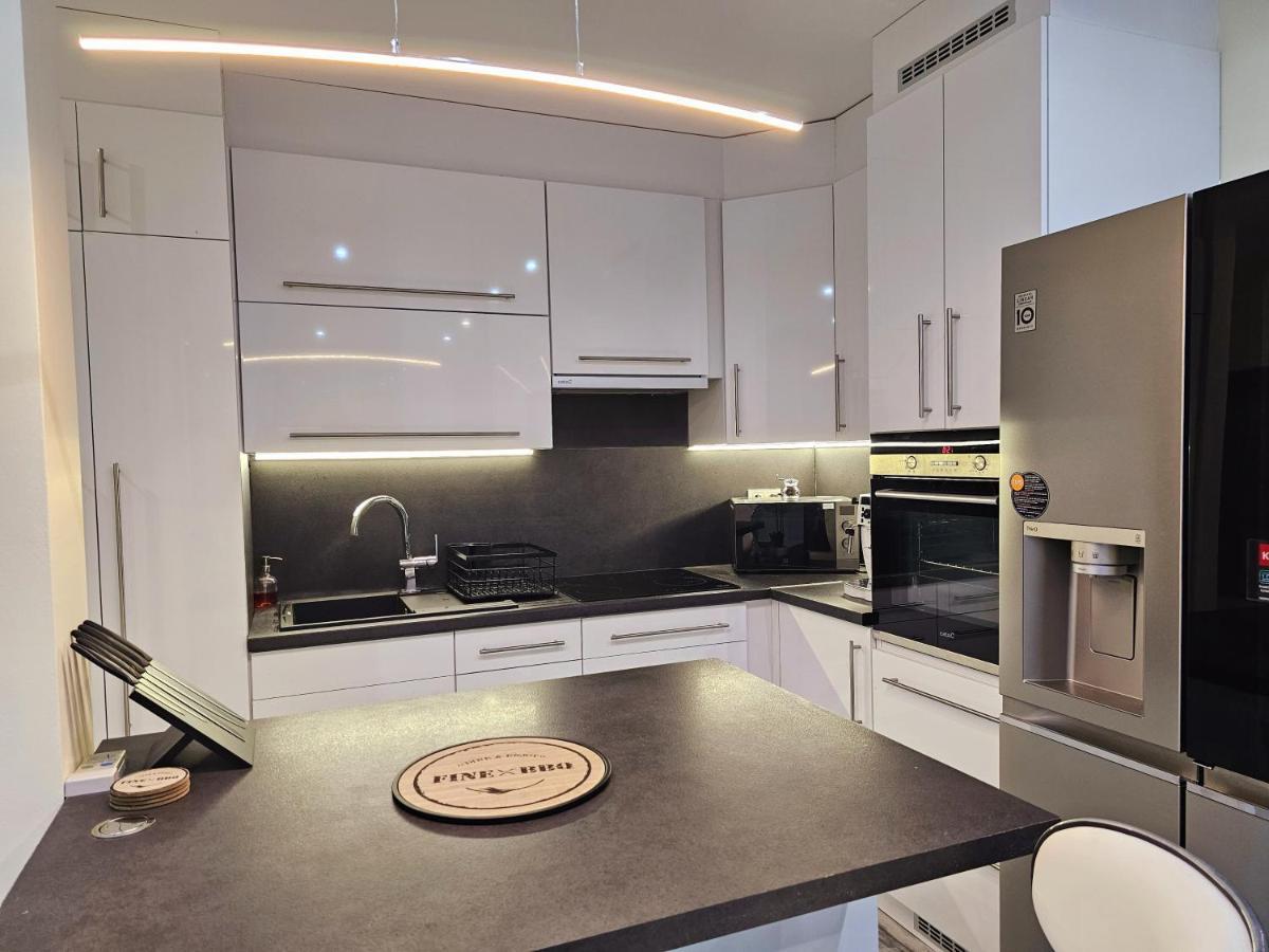 Urban Loft Apartment Salgótarján Bagian luar foto