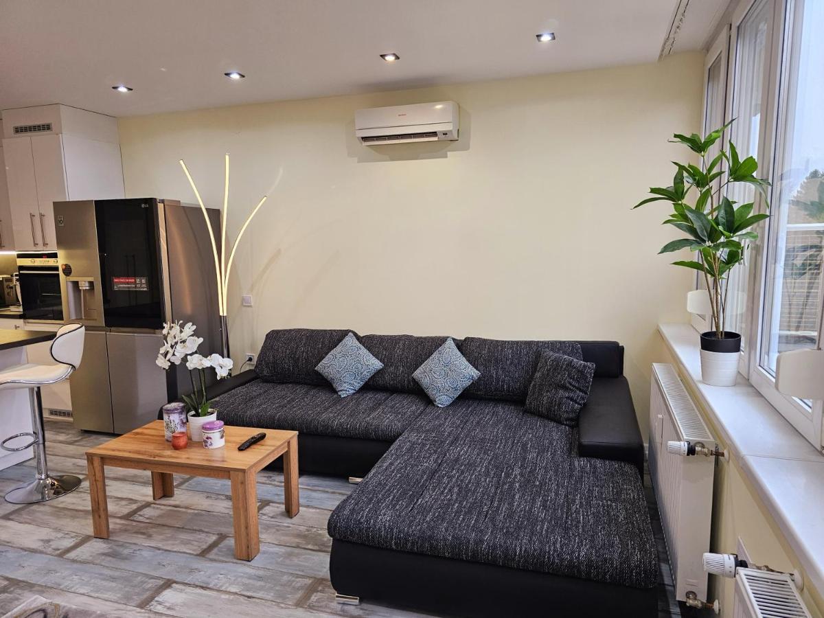 Urban Loft Apartment Salgótarján Bagian luar foto
